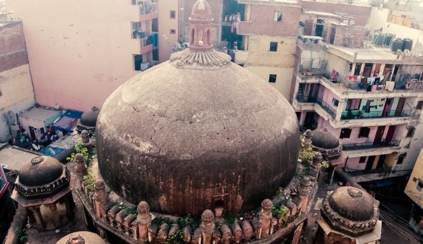 View of dome of Mubarak Shah Sayyid's tomb with surrounding buildings