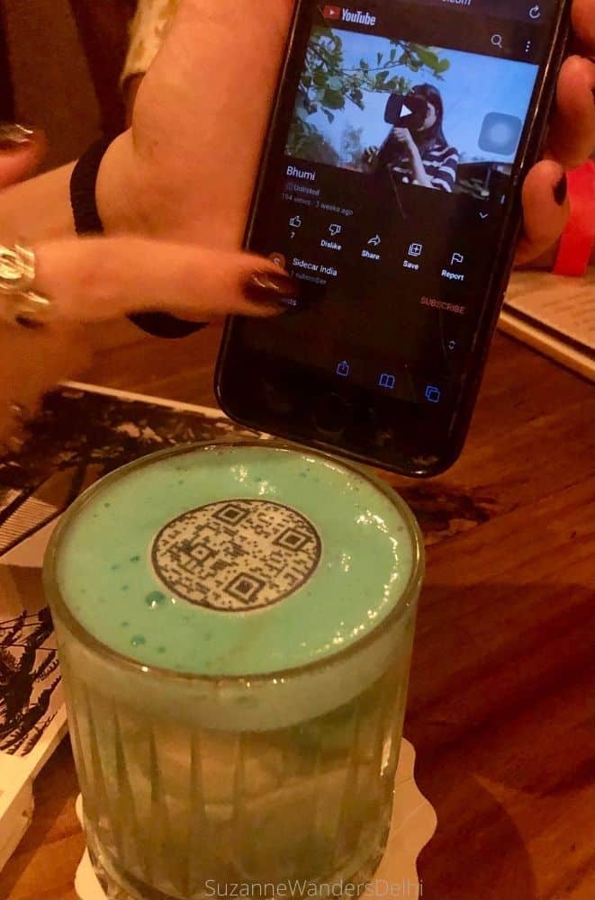 Cocktail with an edible QR code and video on Youtube