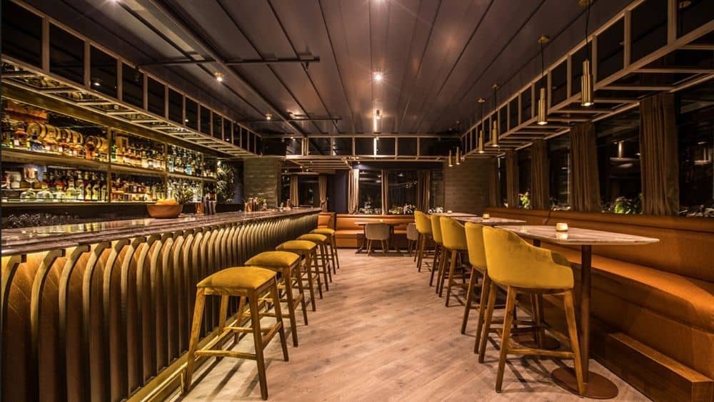 Indoor lounge bar / The Best Party Places in Delhi
