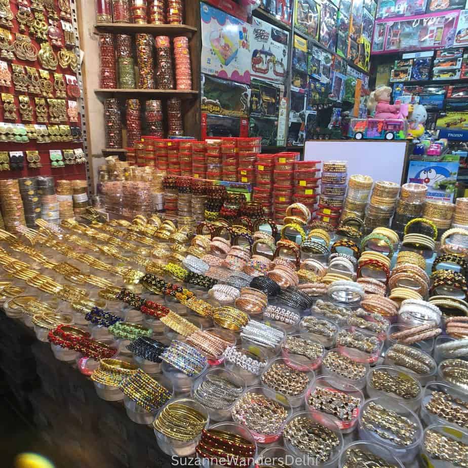 25 Best And Cheapest Markets In Delhi And What To Buy 2024 - Suzanne ...