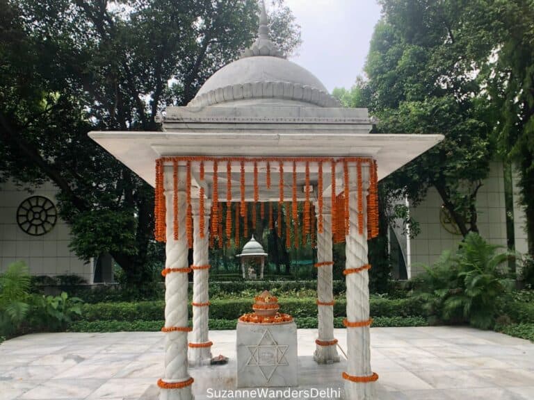 Best Ashrams in Delhi for Meditation and Reflection